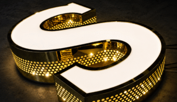 Best materials for outdoor signs Vancouver